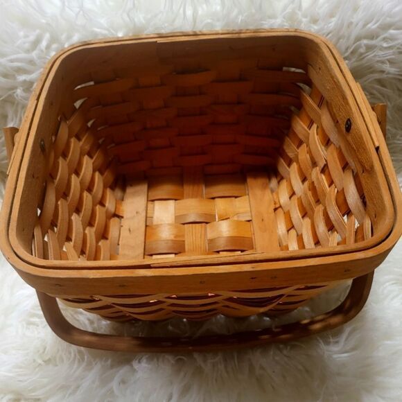 Other - Wicker herringbone woven basket with handle